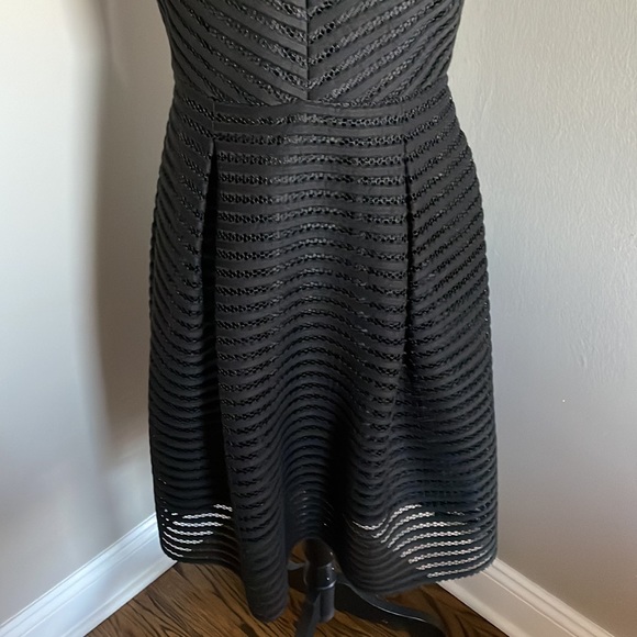 Ivanka Trump black dress like lace - Picture 3 of 9